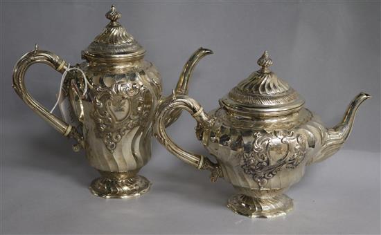 A late Victorian silver teapot and coffee pot, London, 1900, gross 50 oz.